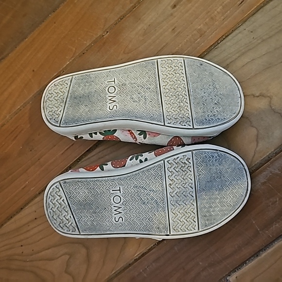 LOT of three toddler size 9 shoes one pair of toms and 2 pair of cat & jack - Picture 3 of 7